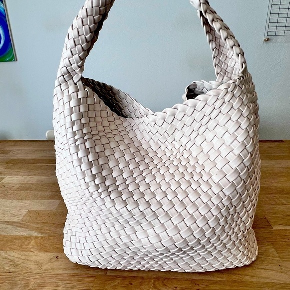 🤍WOVEN HANDBAG & MATCHING POUCH - Picture 2 of 5
